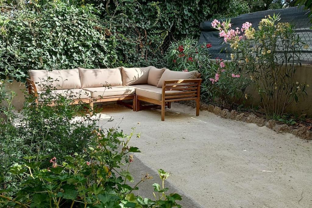 Grand Appartement, 2 Chambres Et Jardin Nîmes Exteriör bild